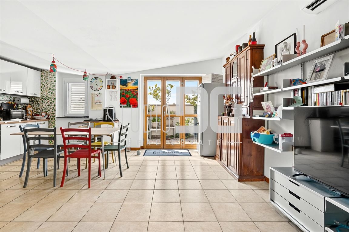 TRILOCALE ALL'ULTIMO PIANO CON TERRAZZO