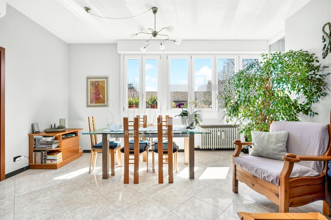 AMPIO QUADRILOCALE CON DOPPI SERVIZI