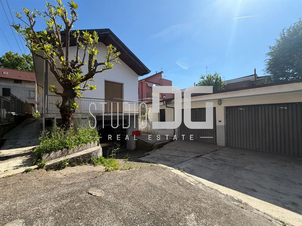 VILLA SINGOLA CON GIARDINO PRIVATO