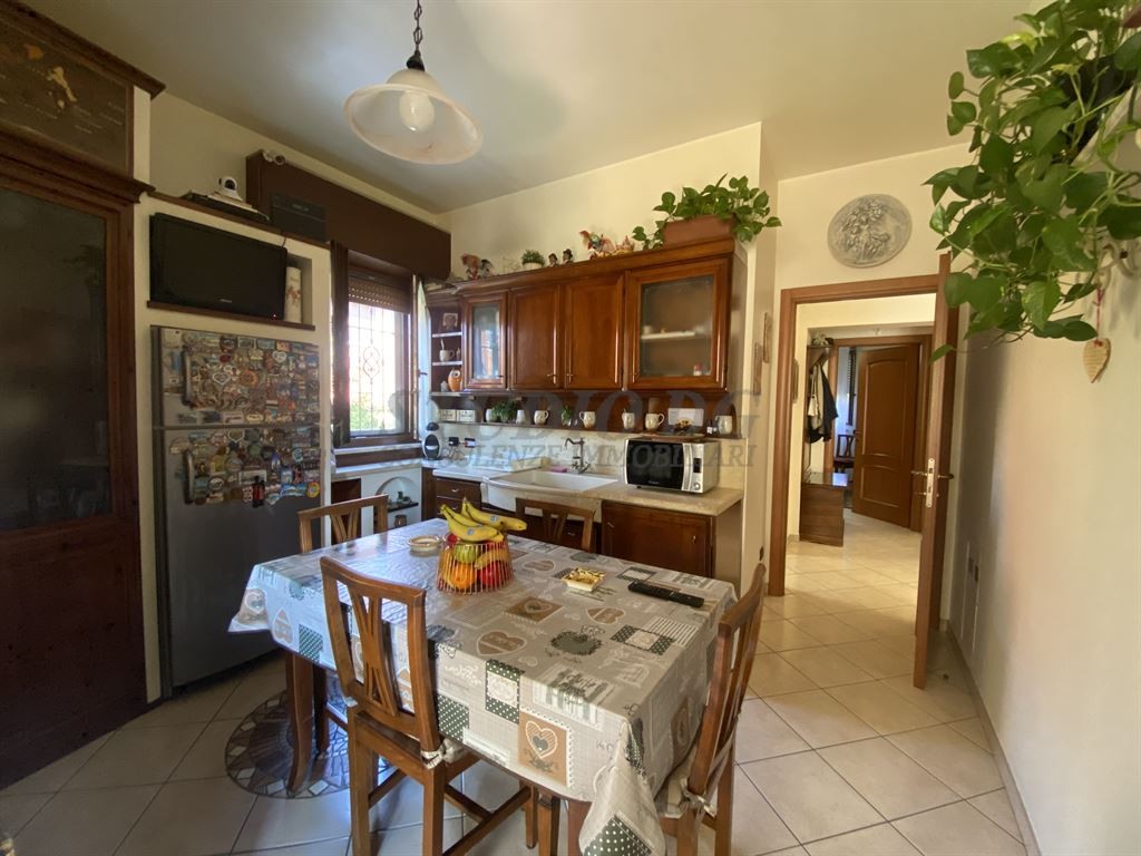 TRILOCALE SEMINDIPENDENTE CON GIARDINO E TAVERNA