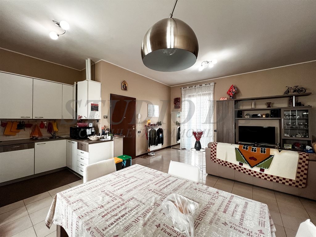 TRILOCALE IN PICCOLA PALAZZINA