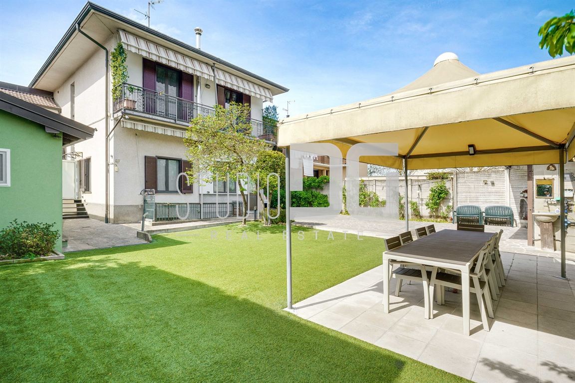 AMPIO APPARTAMENTO - GIARDINO - BOX DOPPIO