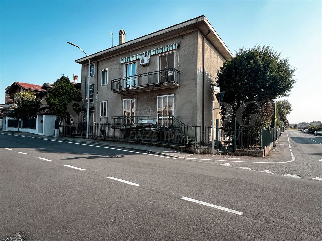 AMPIO APPARTAMENTO CON SOTTOTETTO