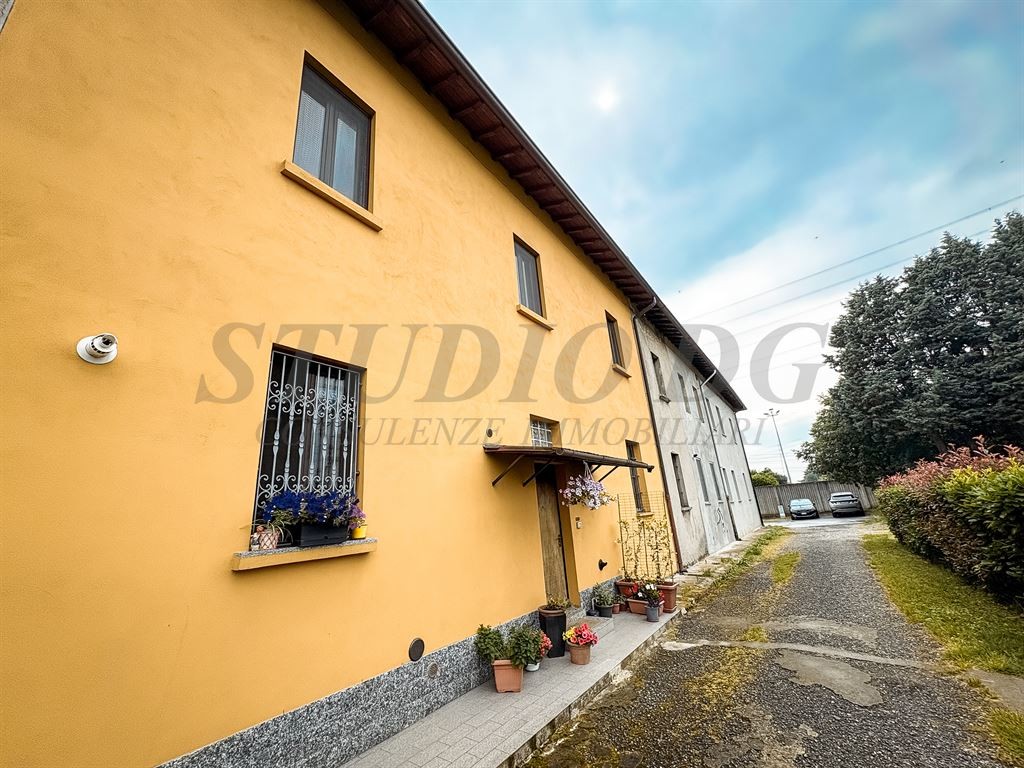 IN CORTE TRILOCALE CON INGRESSO INDIPENDENTE