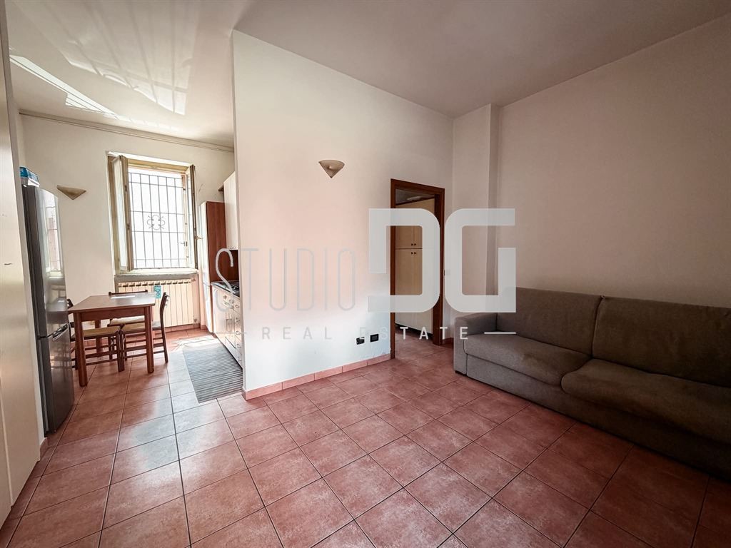 MONOLOCALE IN CORTE SENZA SPESE CONDOMINIALI