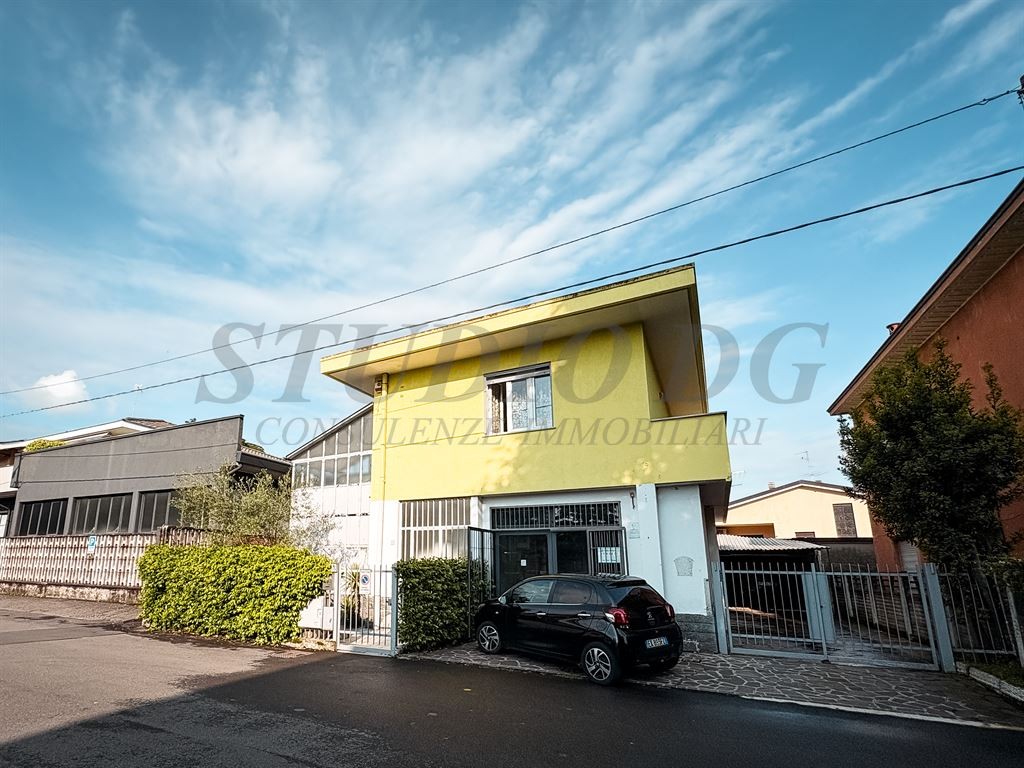 VILLA BIFAMILIARE CON DUE APPARTAMENTI