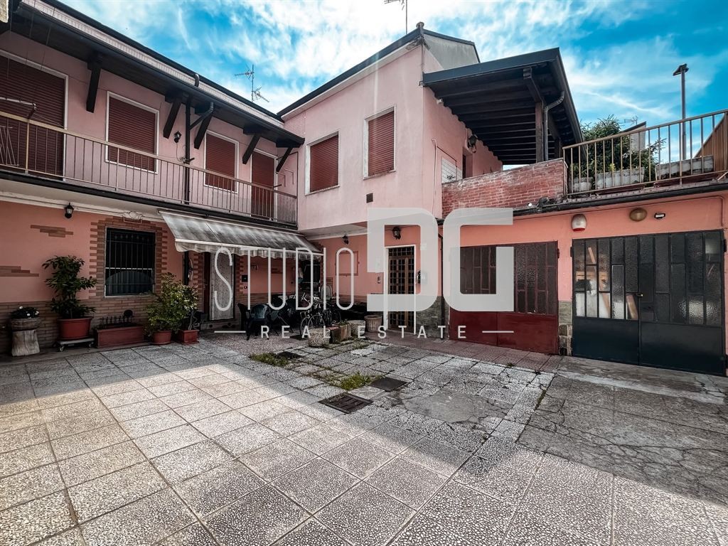 AMPIA PORZIONE DI CASA SEMINDIPENDENTE