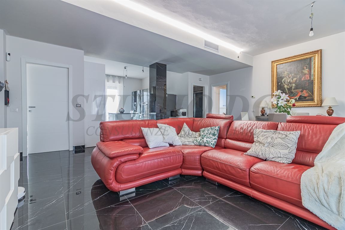 QUATTRO LOCALI CON SOTTOTETTO