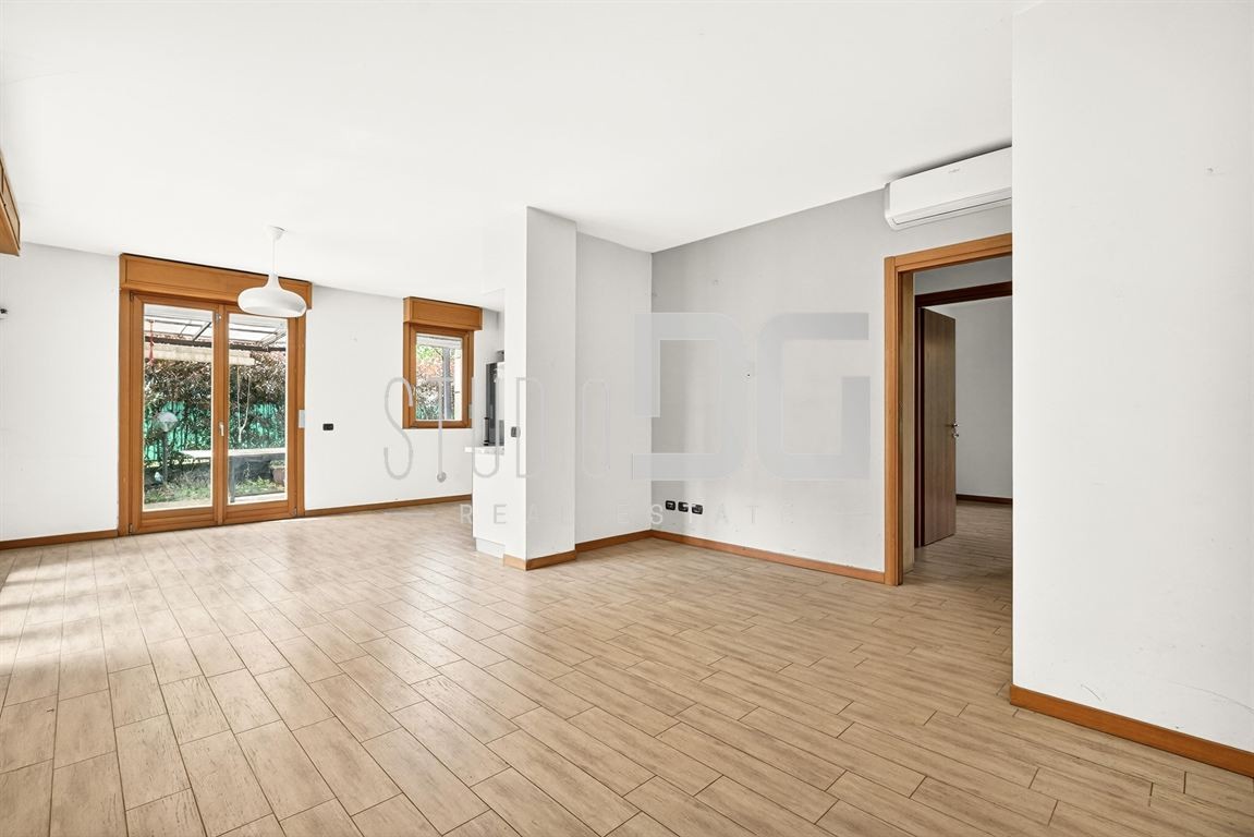 QUADRILOCALE CON GIARDINO LIBERO DA SUBITO